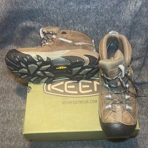 Women’s keen Targhee 2 mid hiking boot
